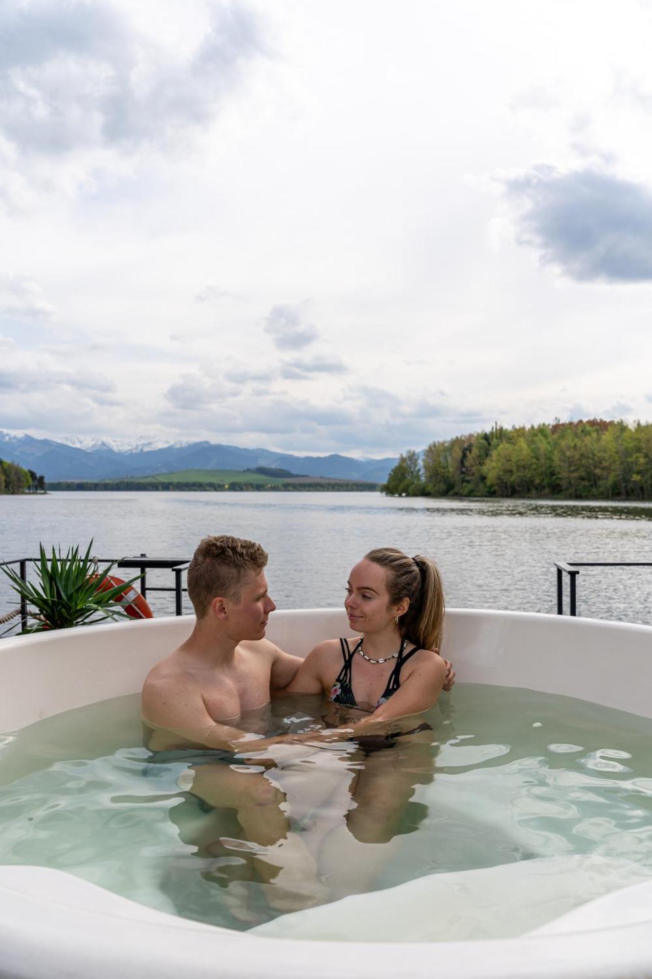 Aquachill Houseboat & Wellness Hotel Tarnóc Kültér fotó